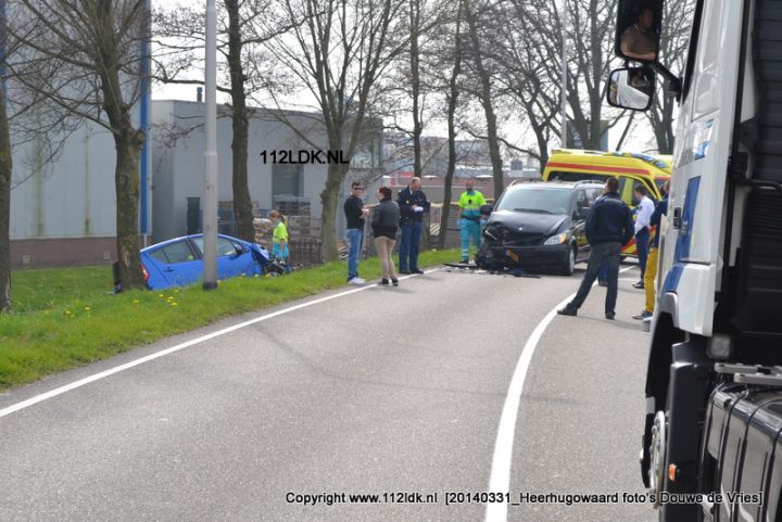 Drie gewonden bij frontale botsing N242 Heerhugowaard (FOTO)