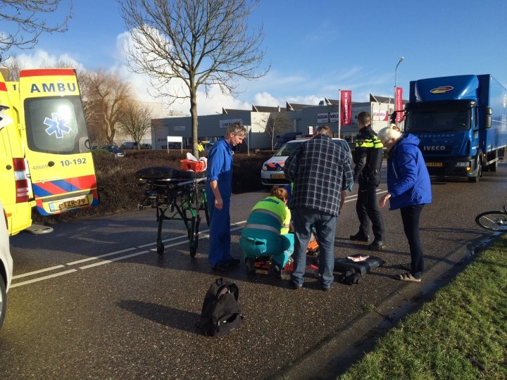 20150203 fietser vrachtwagen 2