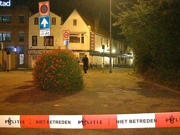 Mozaïekwand in flat aan de Maasstraat feestelijk onthuld (FOTO)