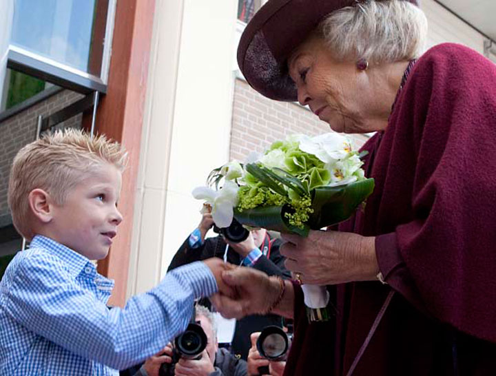 20121003 koningin_MCA