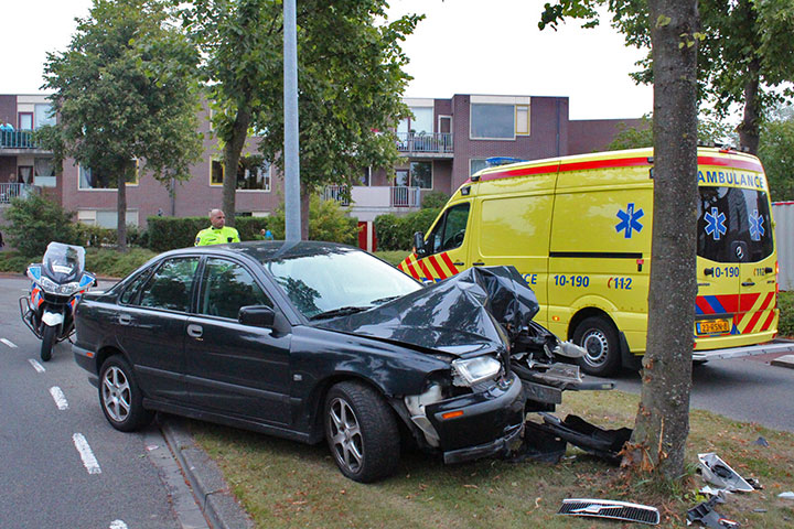 Vermoedelijk aangestoken autobrand in Castiliestraat (FOTO's)