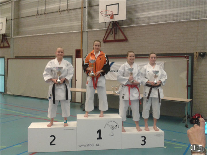 Itosu2013 Sacha goud