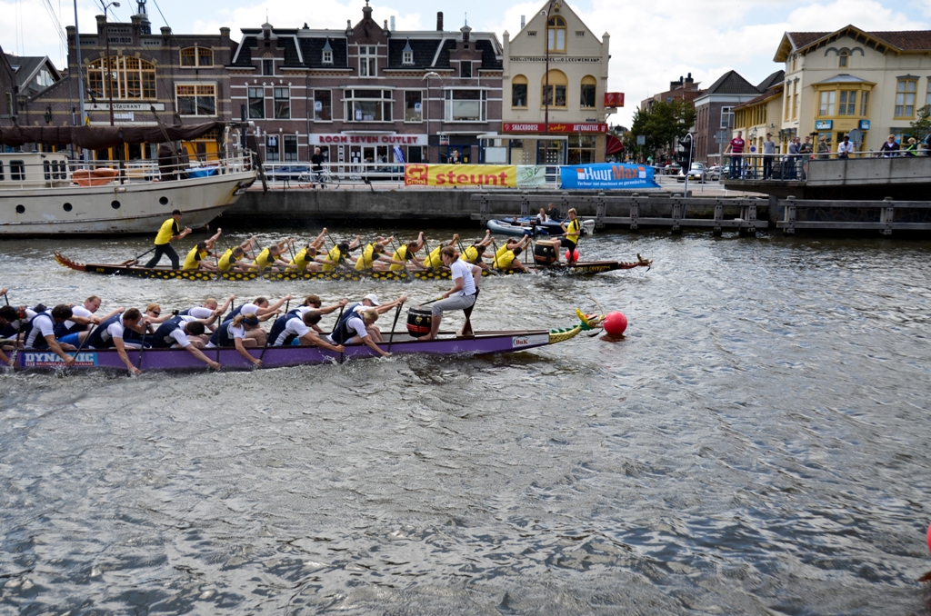 Gelegenheids- en competitieteams drakenbootrace gaan er voor (FOTO's)