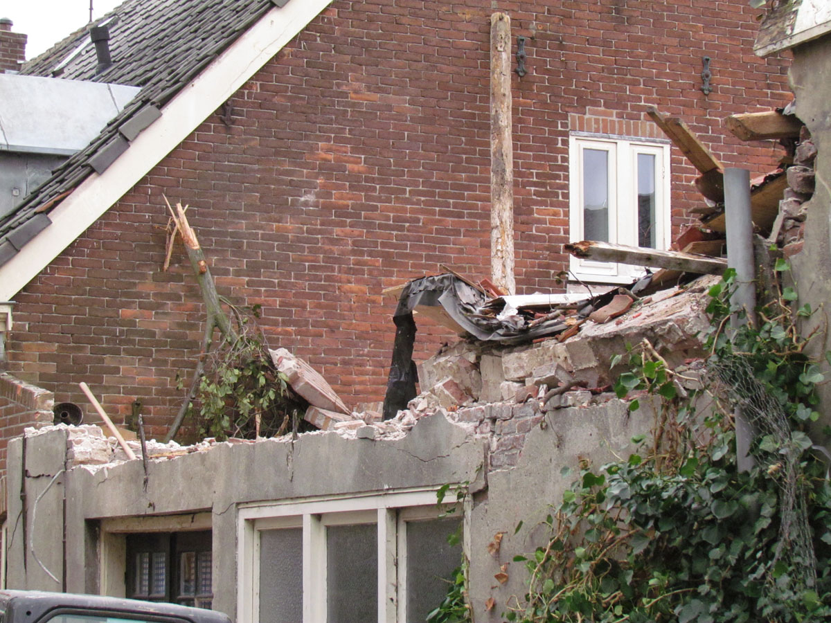 Oude iep Clarissenbolwerk niet bestand tegen windkracht 8: de schade (FOTOS)
