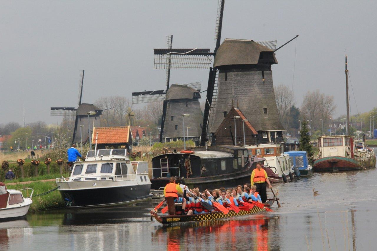 PCC verslaat Jac. P. Thijsse tijdens spectaculaire drakenbootrace