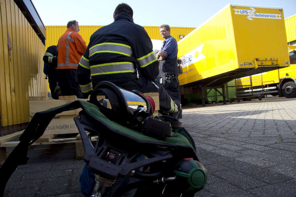 Incident met chemische stoffen bij Lips: brandweer ter plaatse