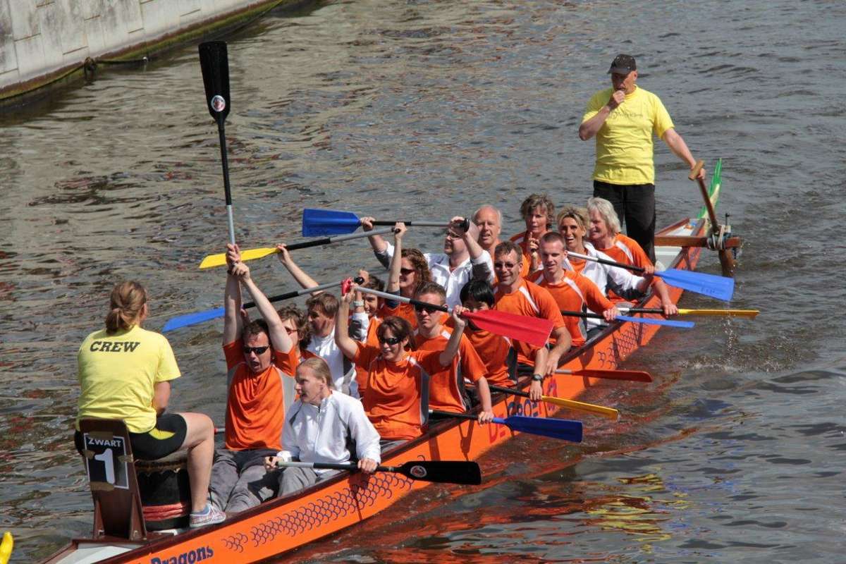 Goede opkomst jaarlijkse drakenbootrace 'Race the Dragon' (FOTO's)