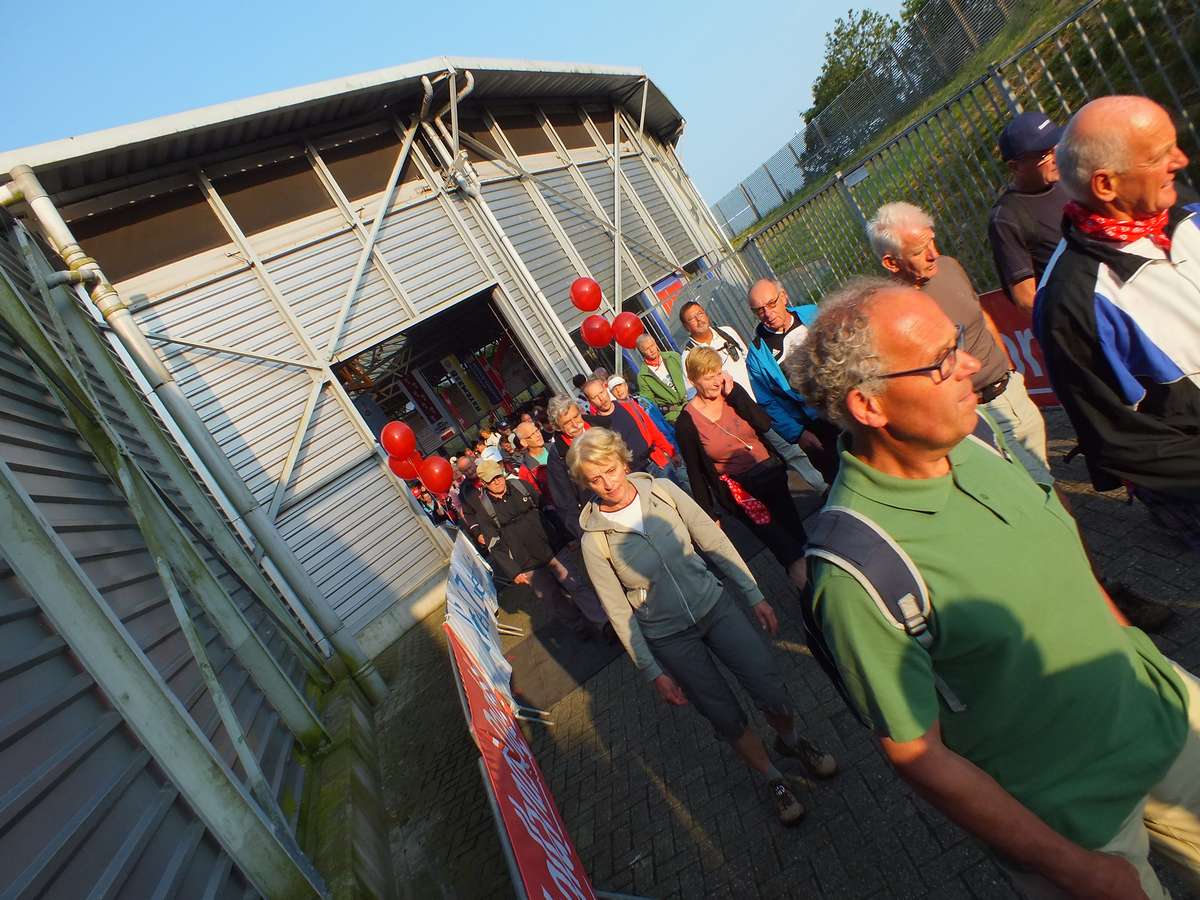 Eerste dag Plus Wandel4Daagse van start bij De Meent (FOTO's)
