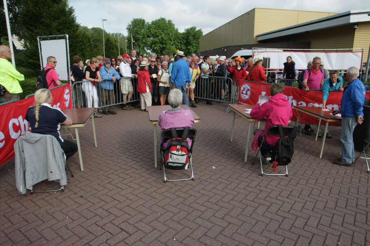 Vierde en laatste dag voor wandelaars 4Daagse: de foto's (FOTO's)