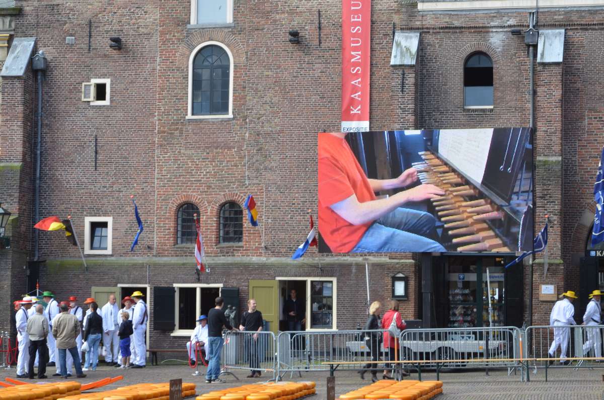 Proef met camera's en scherm op Kaasmarkt zeer positief verlopen (FOTO's)