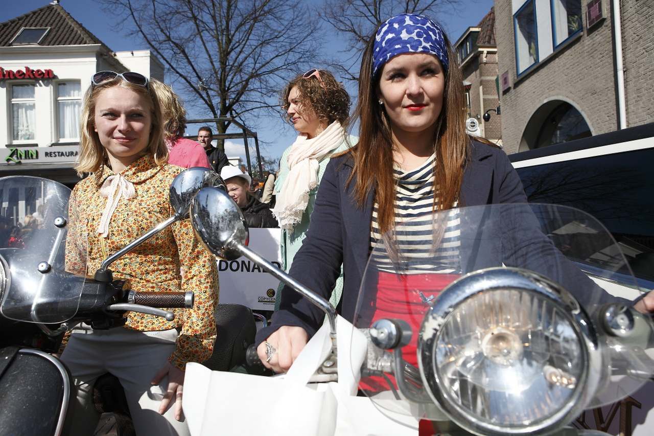 Bonte Fashion parade trekt door binnenstad (FOTO's)