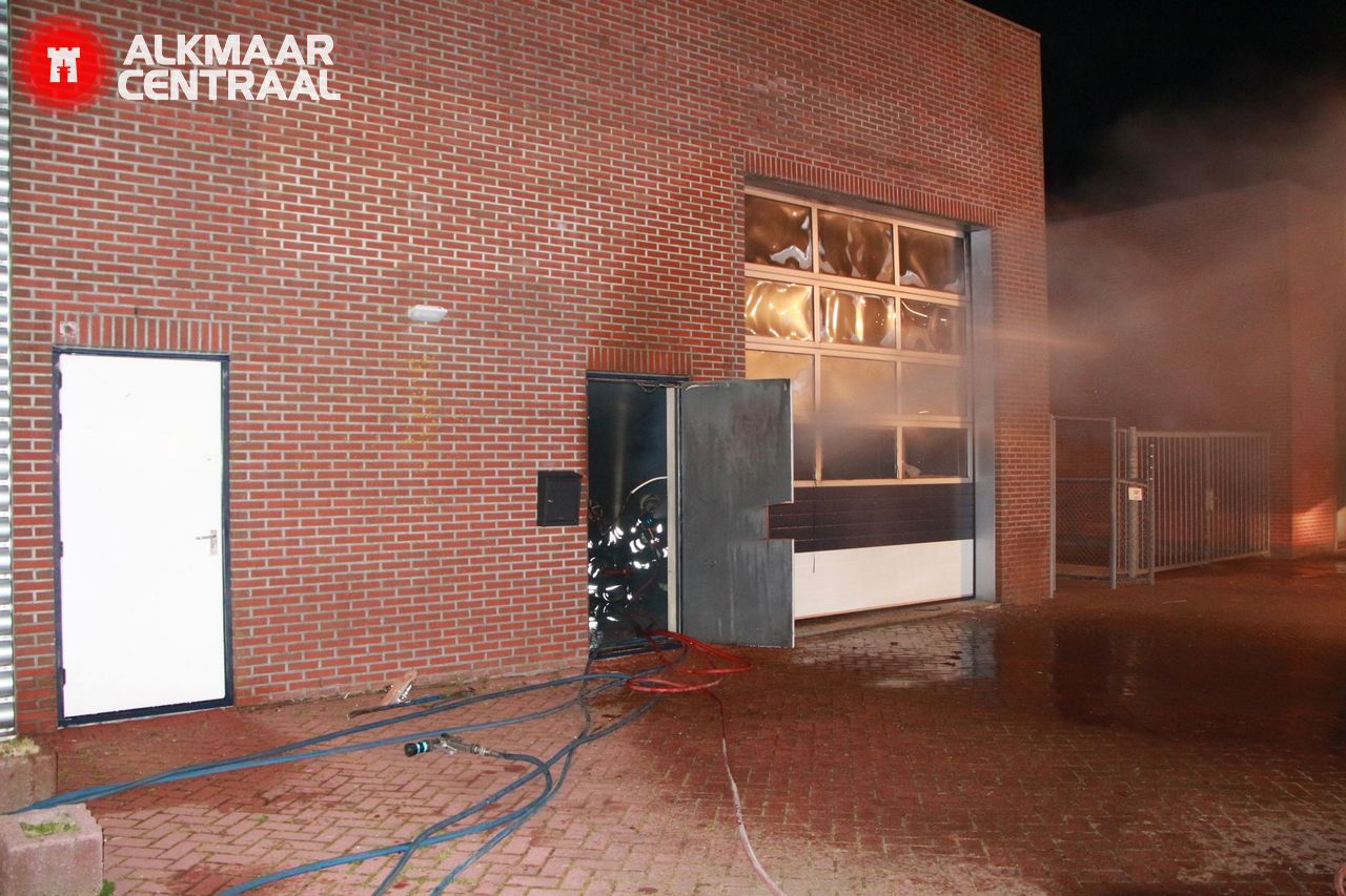 Brand brengt wietplantage aan het licht (FOTO's)