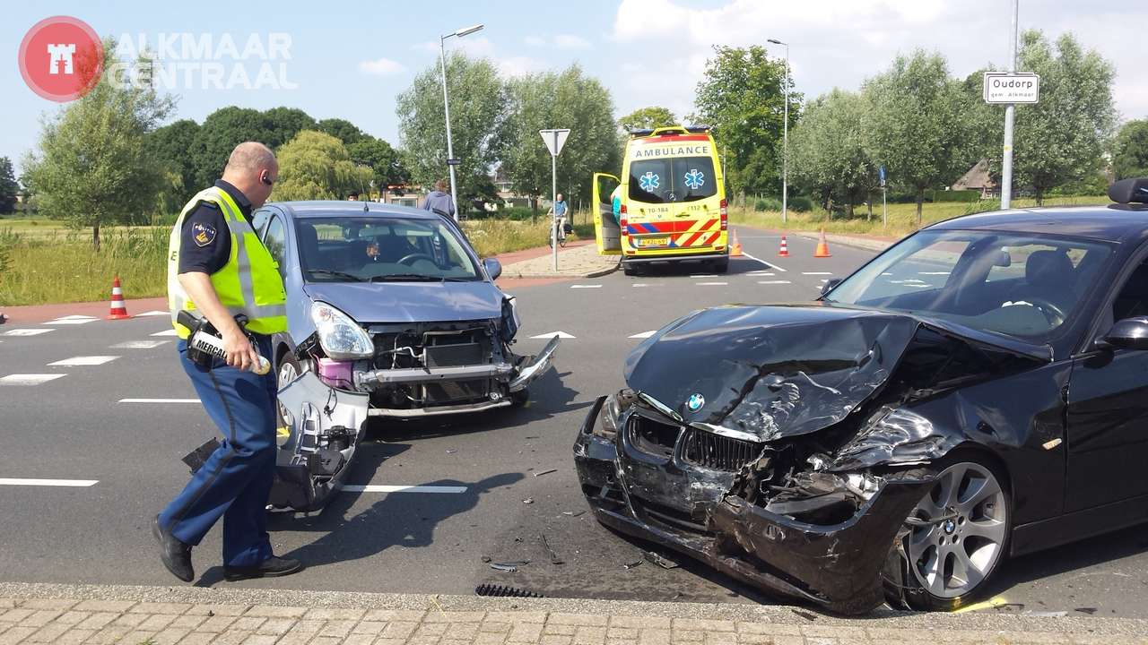Geen voorrang: twee gewonden naar ziekenhuis (FOTO's)