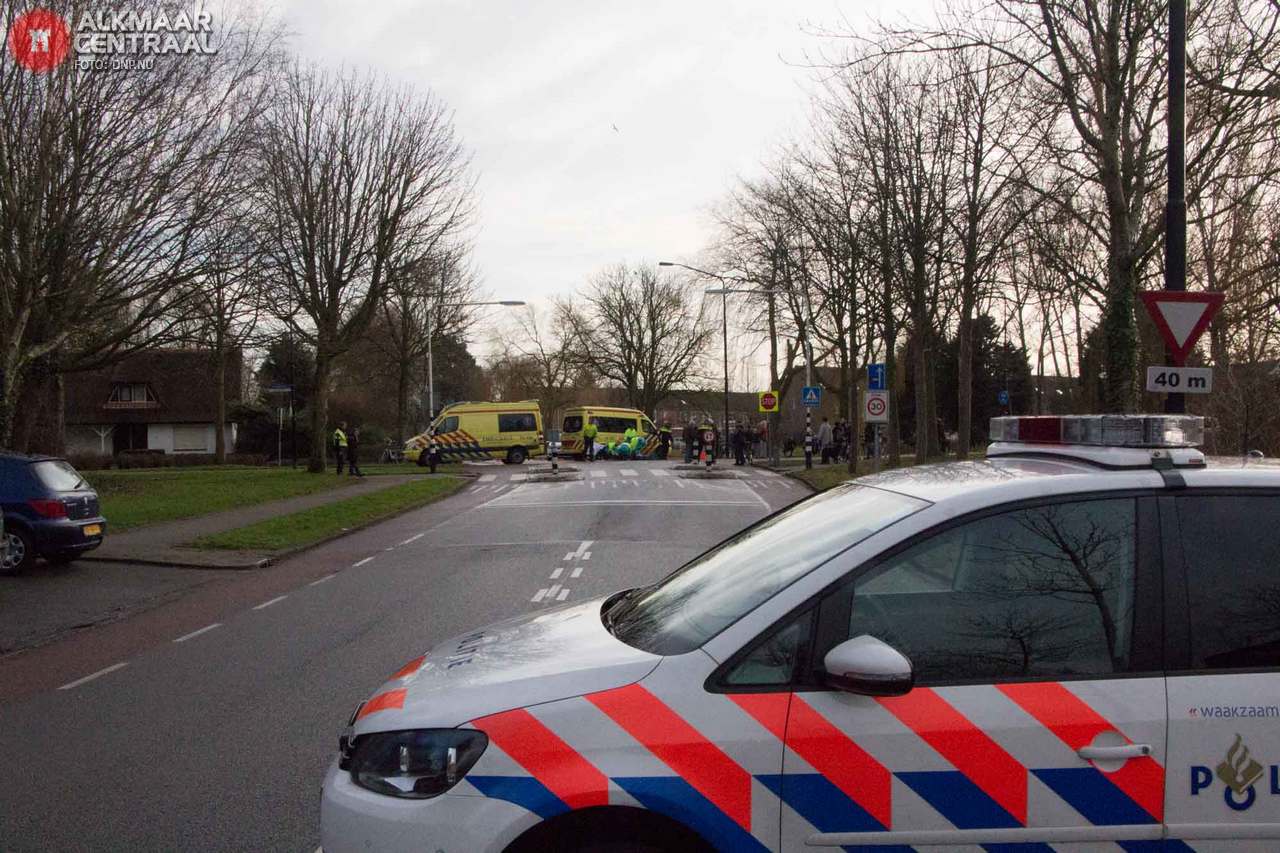 Bestuurder busje rijdt door na aanrijden fietser (FOTO's)