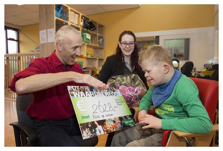 Klas op Wielen ontvangt € 2628 van Stichting Specsavers Steunt (FOTO)