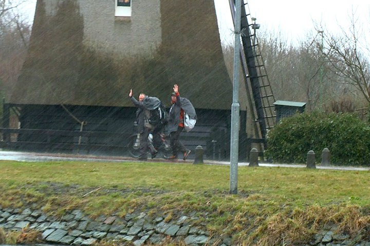 Wandelaars voor Santiago de Compostella zijn in Zaandam 07