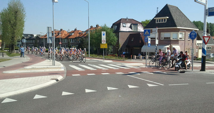 Met zijn allen op de Friesebrug af